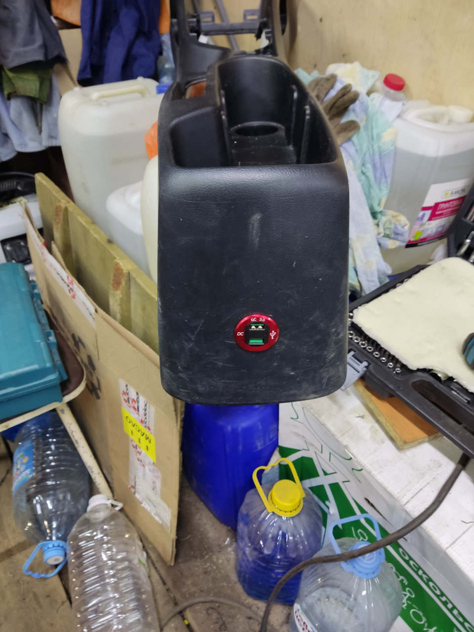 Перед отпуском. Замена натяжного ролика.Устанрвка юсб для пассажиров ...