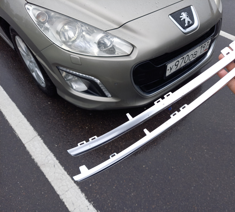 Хромированные молдинги переднего бампера — Peugeot 308 (1G), 1,6 л ...