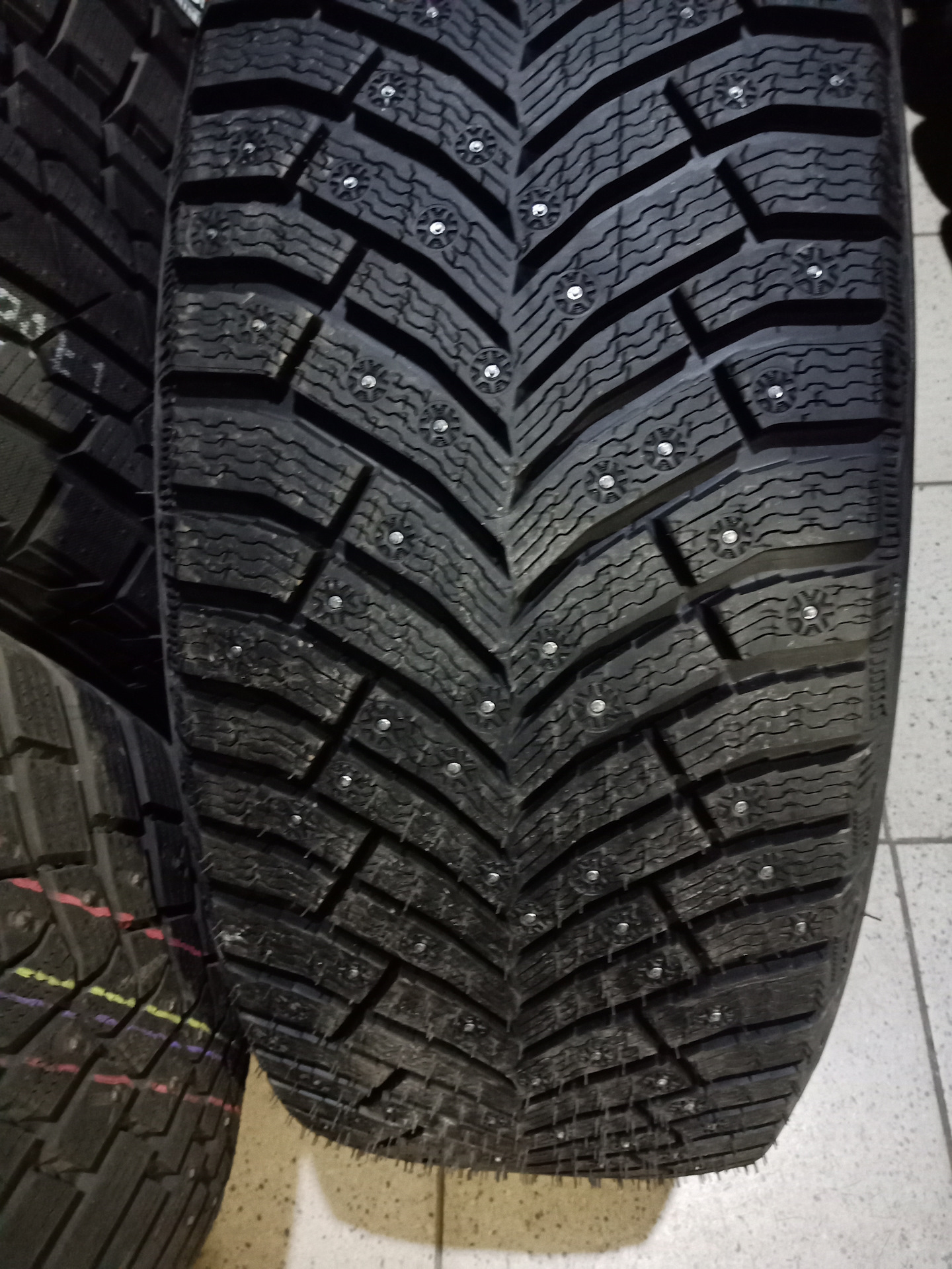 Мишлен айс норд купить. Мишлен айс Норд 4. Шины Michelin x-Ice North 4. Мишлен Икс айс Норд 4 протектор. Мишлен Икс айс Норд 4 r 15.