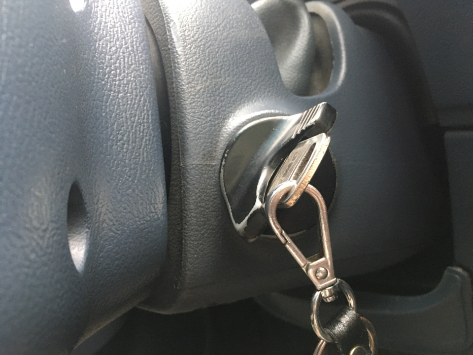 Снятие/установка личинки замка зажигания — Mercury Sable (2G), 3 л ...