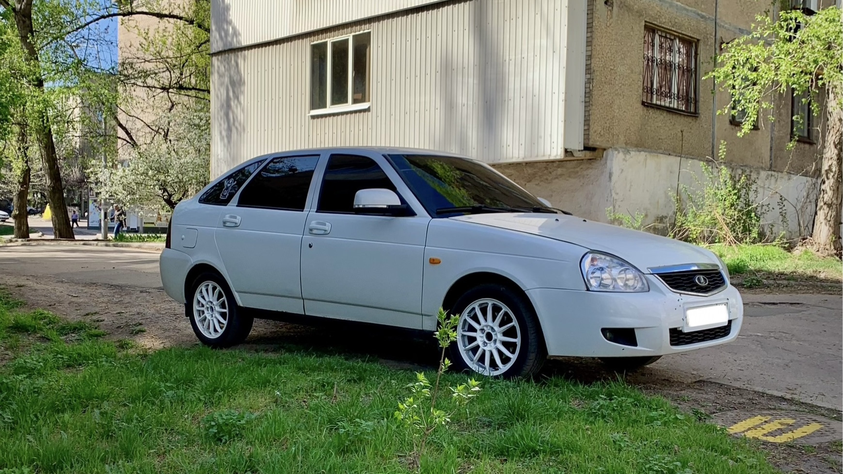 Lada Приора хэтчбек 1.6 бензиновый 2009 | на DRIVE2