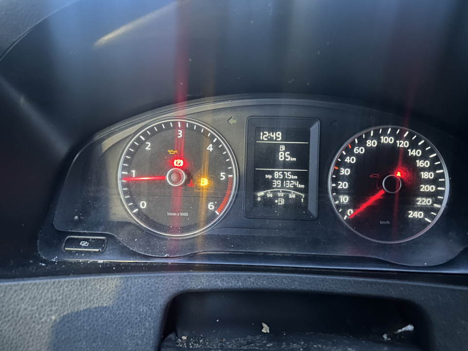 На приборке загораются значки при поднятии ручника и включения правого ...