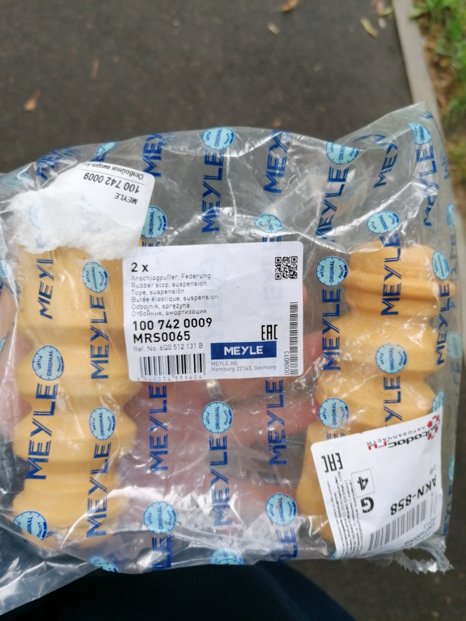 Замена отбойников задних амортизаторов — Skoda Fabia Mk2, 1,2 л, 2012 ...