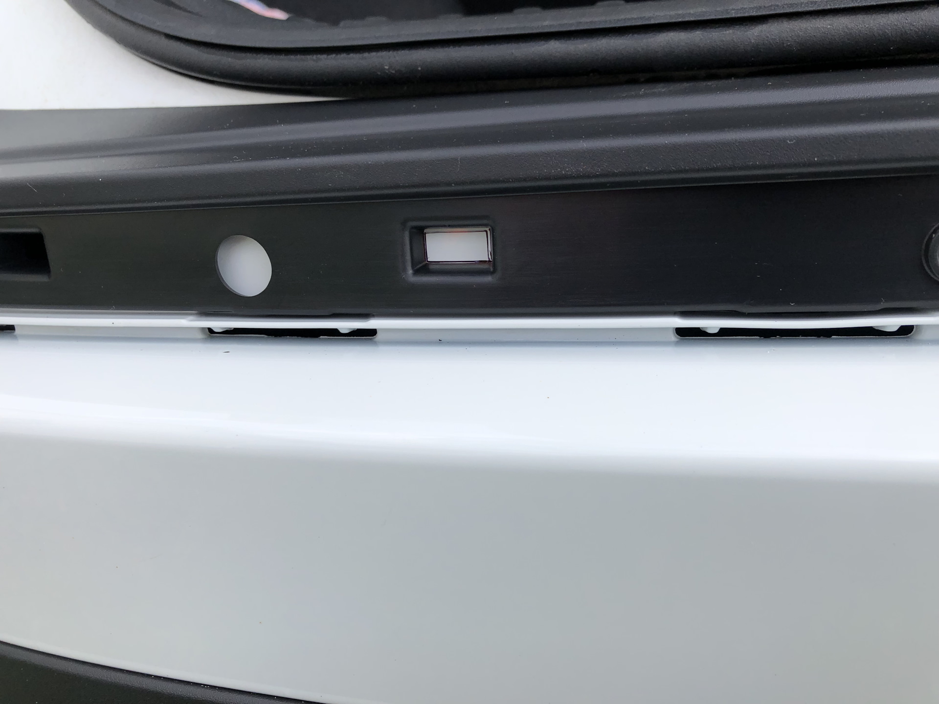 Установка заднего катафота — Skoda Kodiaq (1G), 2 л, 2021 года ...