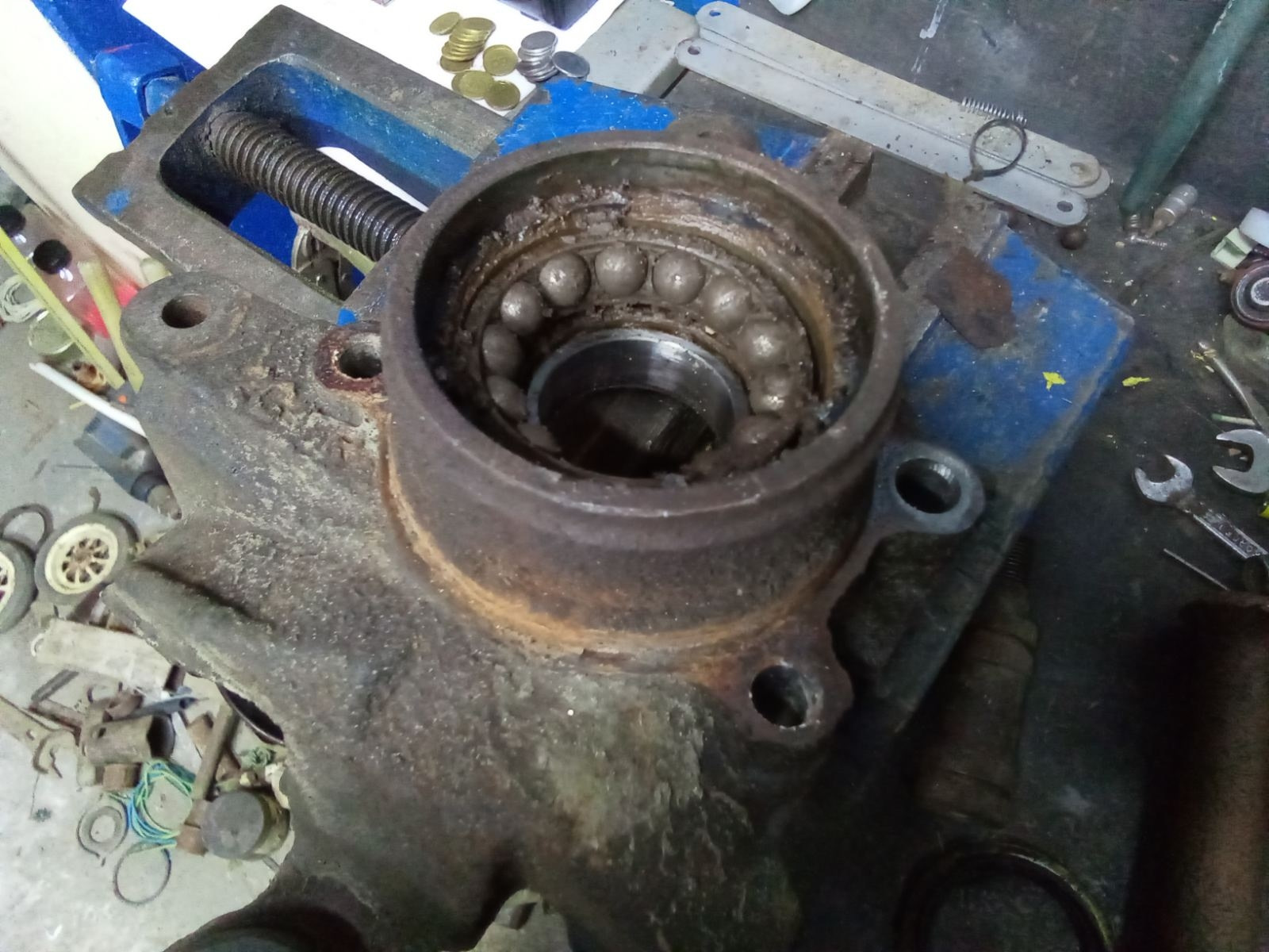 Замена ступичного подшипника, снятие ступицы, выпрысовка подшипника ...