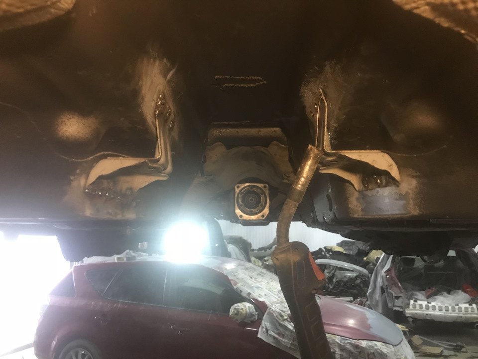 привариваем и обрабатываем мастикой — Audi A6 (C6)