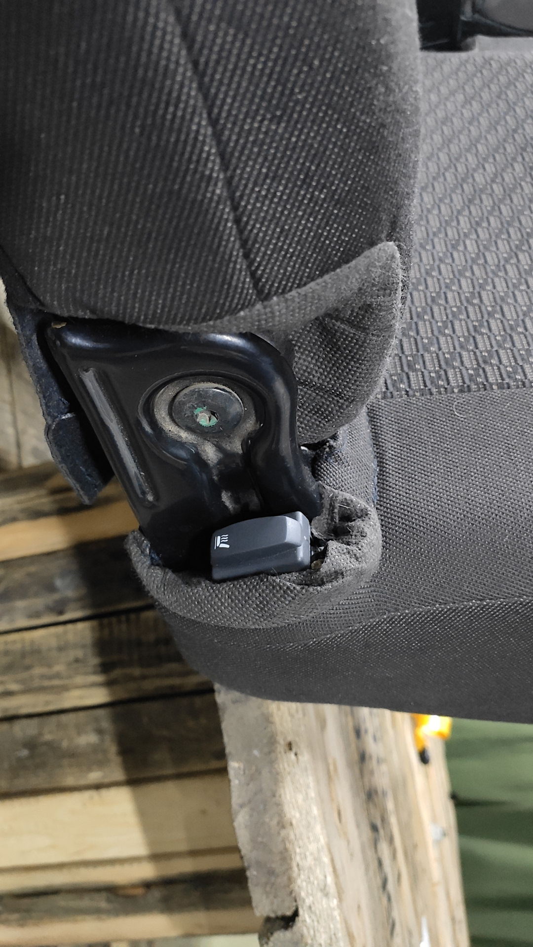 Подогрев заднего ряда сидений — Lada Ларгус, 1,6 л, 2013 года | своими ...