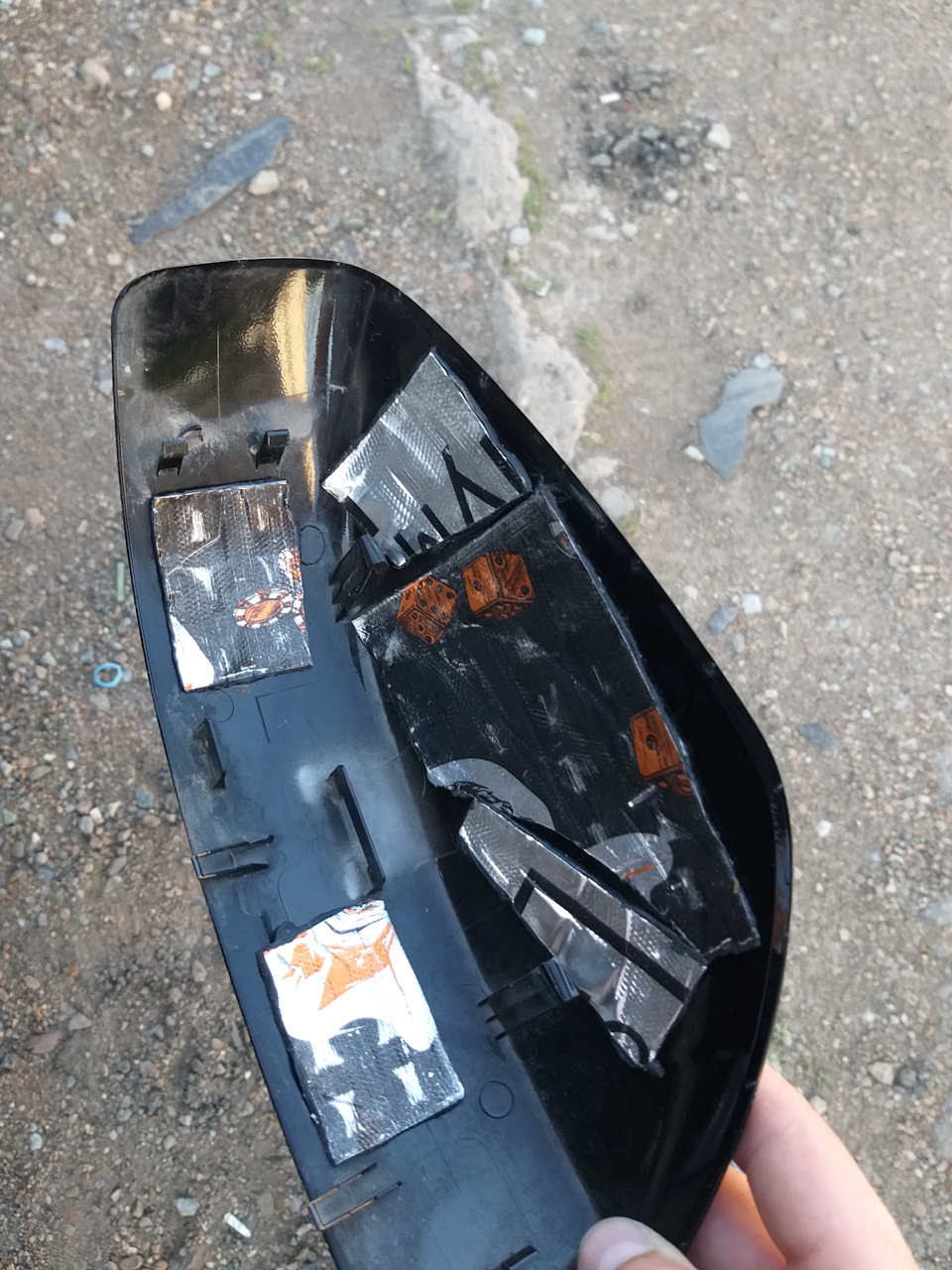 Для тех, у кого дребезжат боковые зеркала при увеличении громкости ...