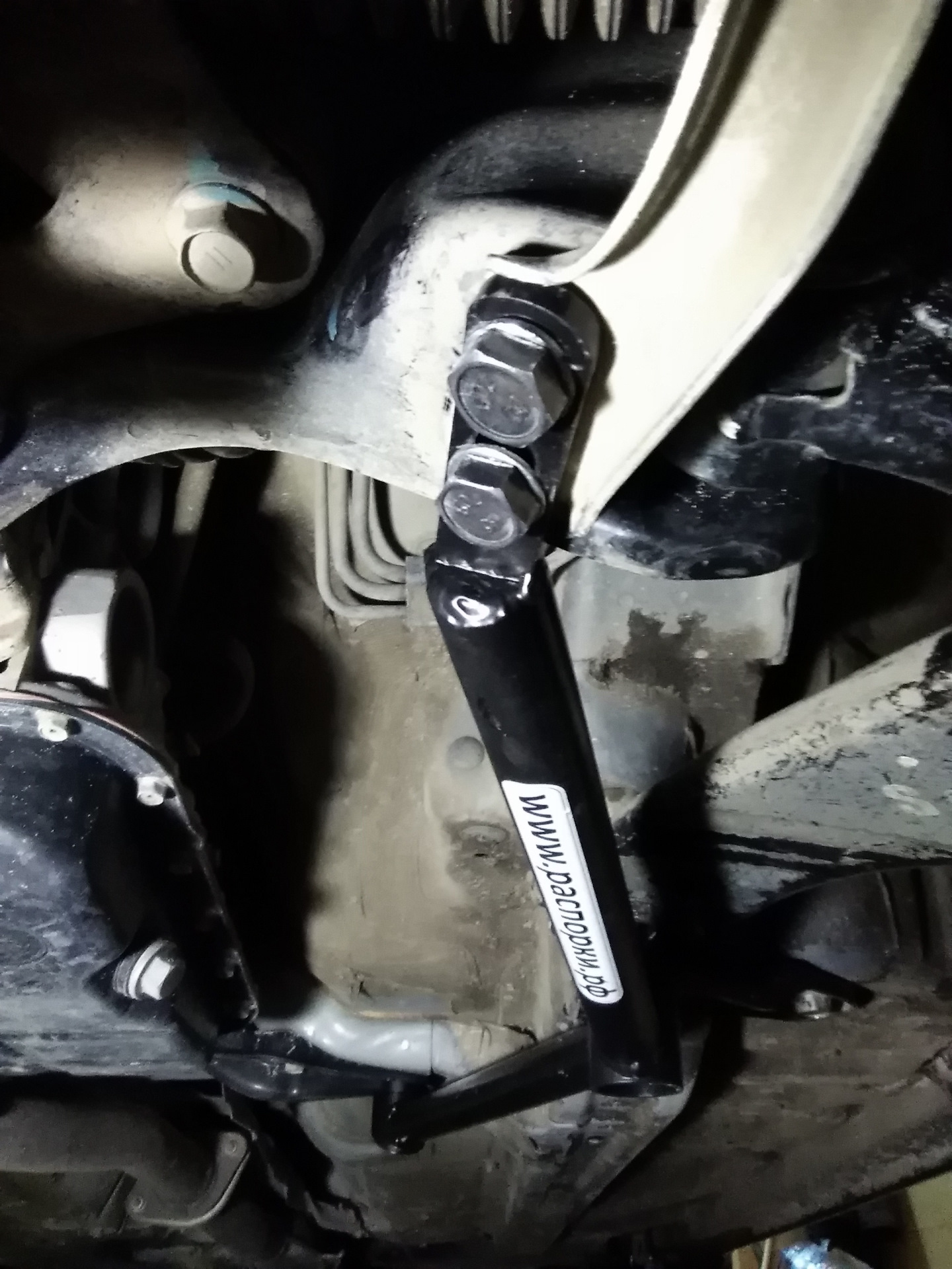 Установка трехточечных распорок. — Subaru Forester (SH), 2 л, 2008 года ...