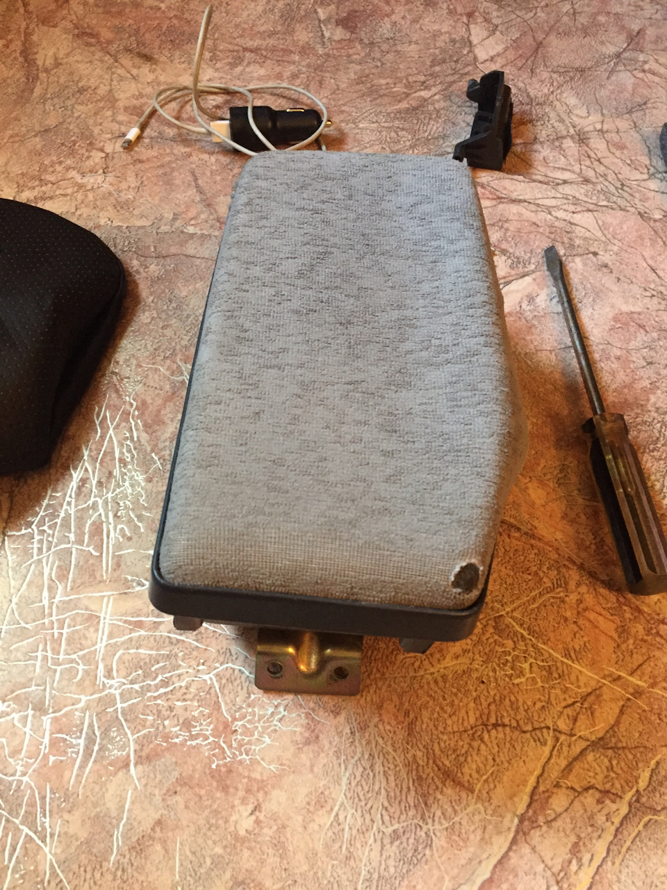 Как обтянуть подлокотник своими руками — LADA Приора седан, 1,6 л ...