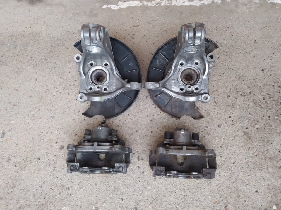 Суппорта 312мм, кулаки алюминь, ступицы, щитки на Volkswagen Golf Mk6 ...