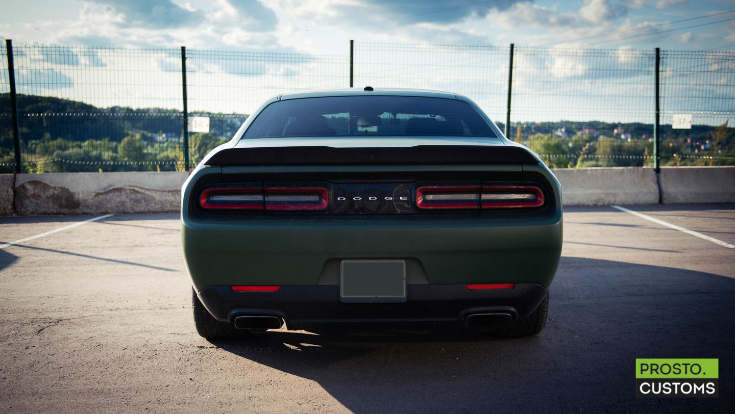 Dodge Challenger 2015 чёрно красная