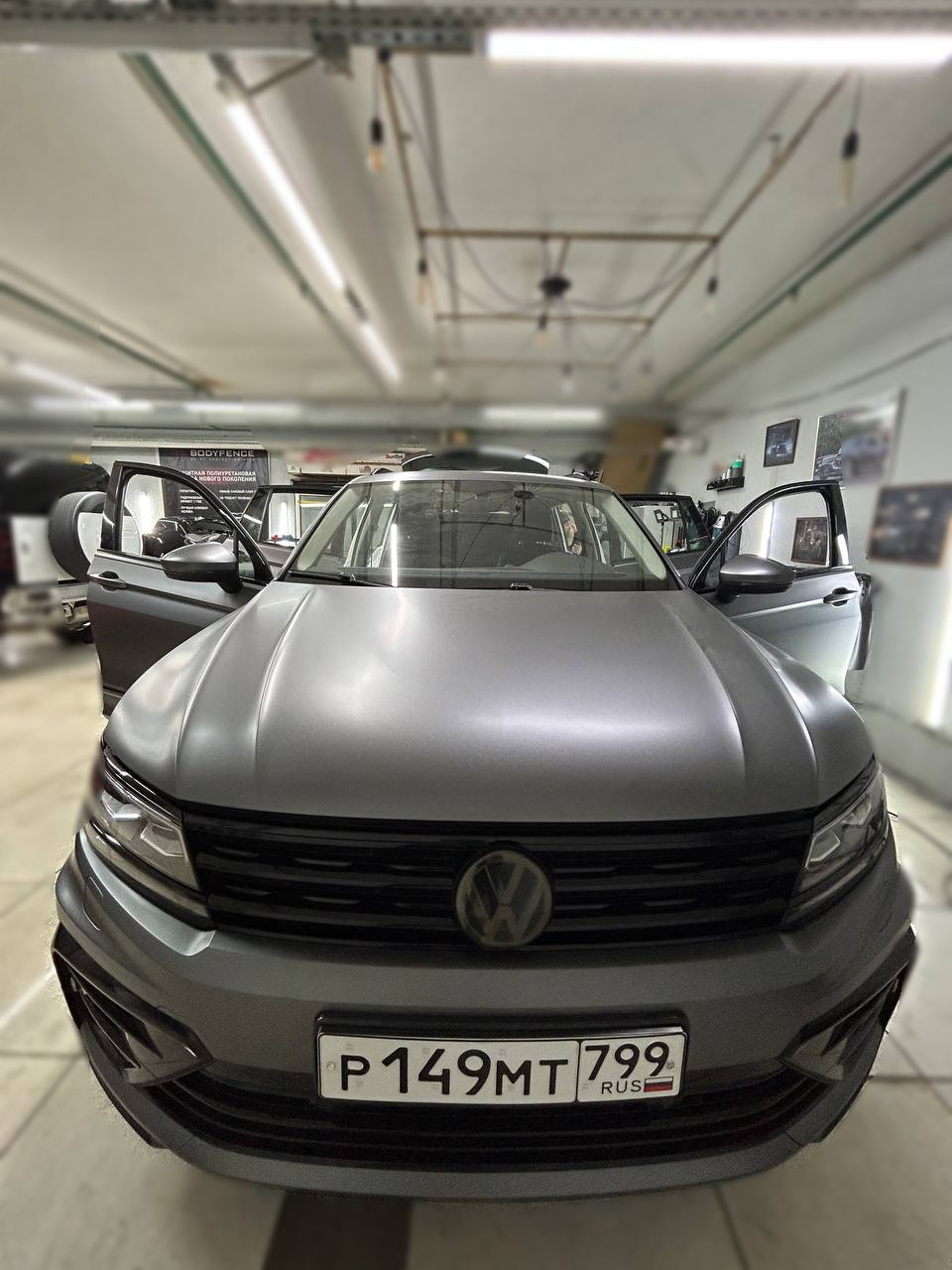 Volkswagen Tiguan (оклейка, антихром, химчистка) — MadWrappers на DRIVE2