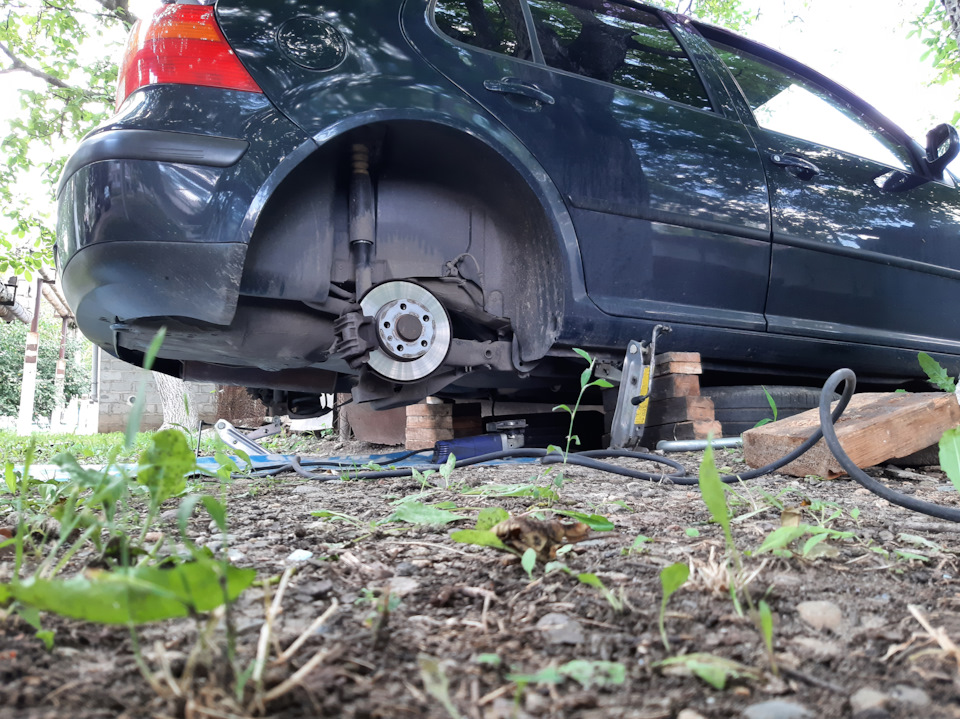 Замена сайлентблоков задней балки Golf 4 — Volkswagen Golf Mk4, 1,4 л ...