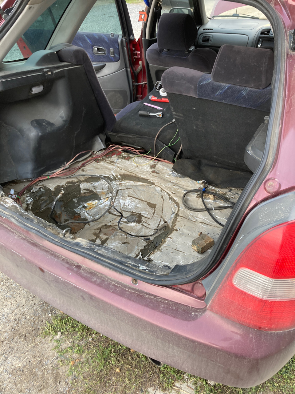 Демонтаж ГБО — Mazda Familia (BJ), 1,5 л., 1998 года | своими руками ...