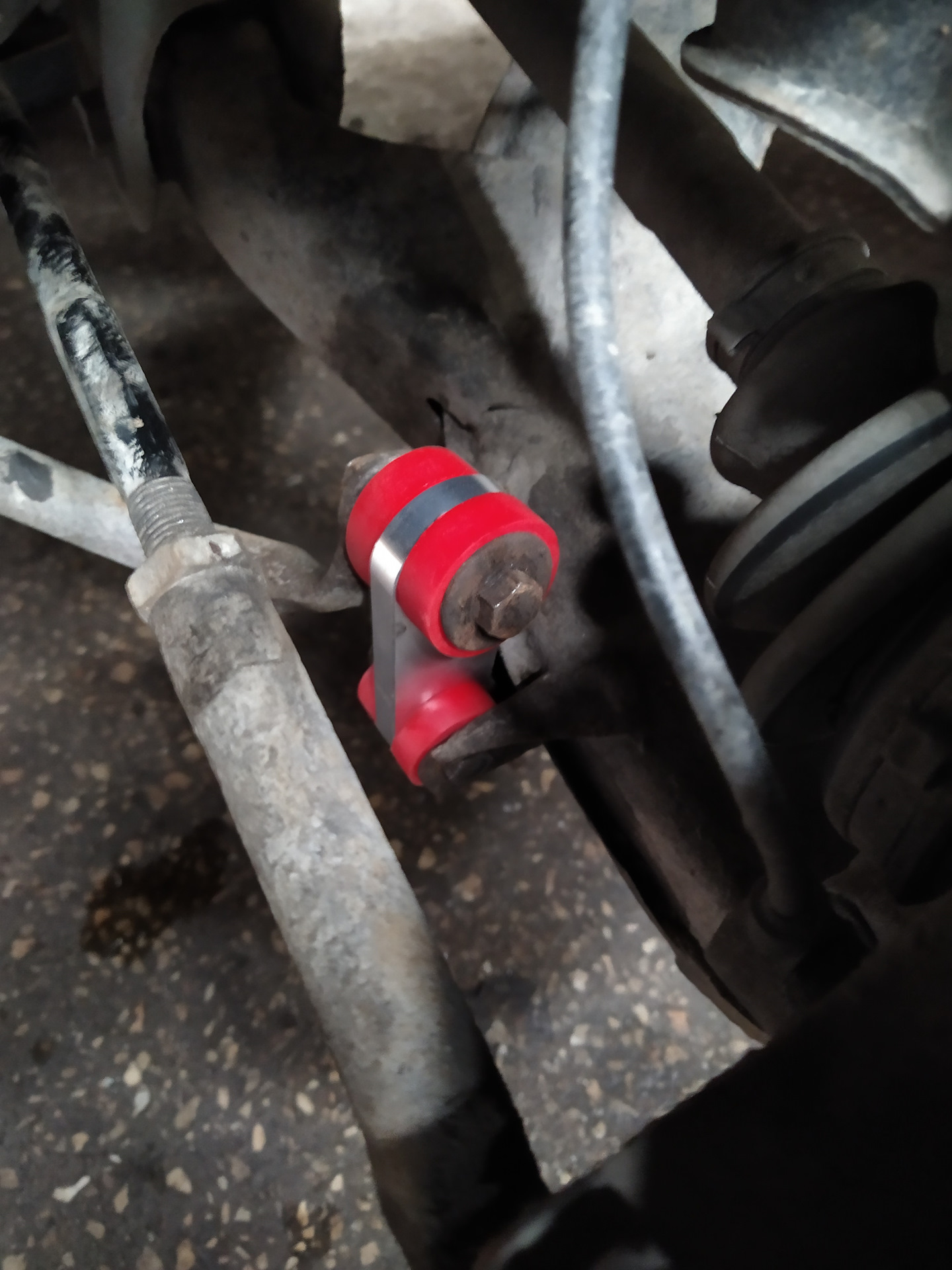 Втулки и стойки переднего стабилизатора — Subaru Forester (SF), 2 л ...