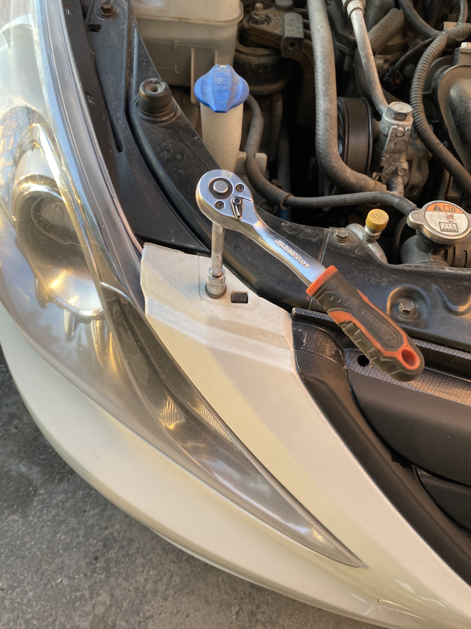 Вот в этом месте. — Hyundai Sonata VI (YF)