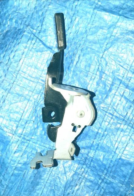 Про рычажок открывания бензобака — Toyota RAV4 (II), 2 л., 2005 года ...