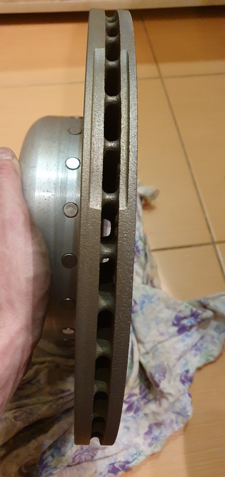 Очистка тормозных дисков от ржавчины кислотой — BMW 1 series (E81/E87 ...