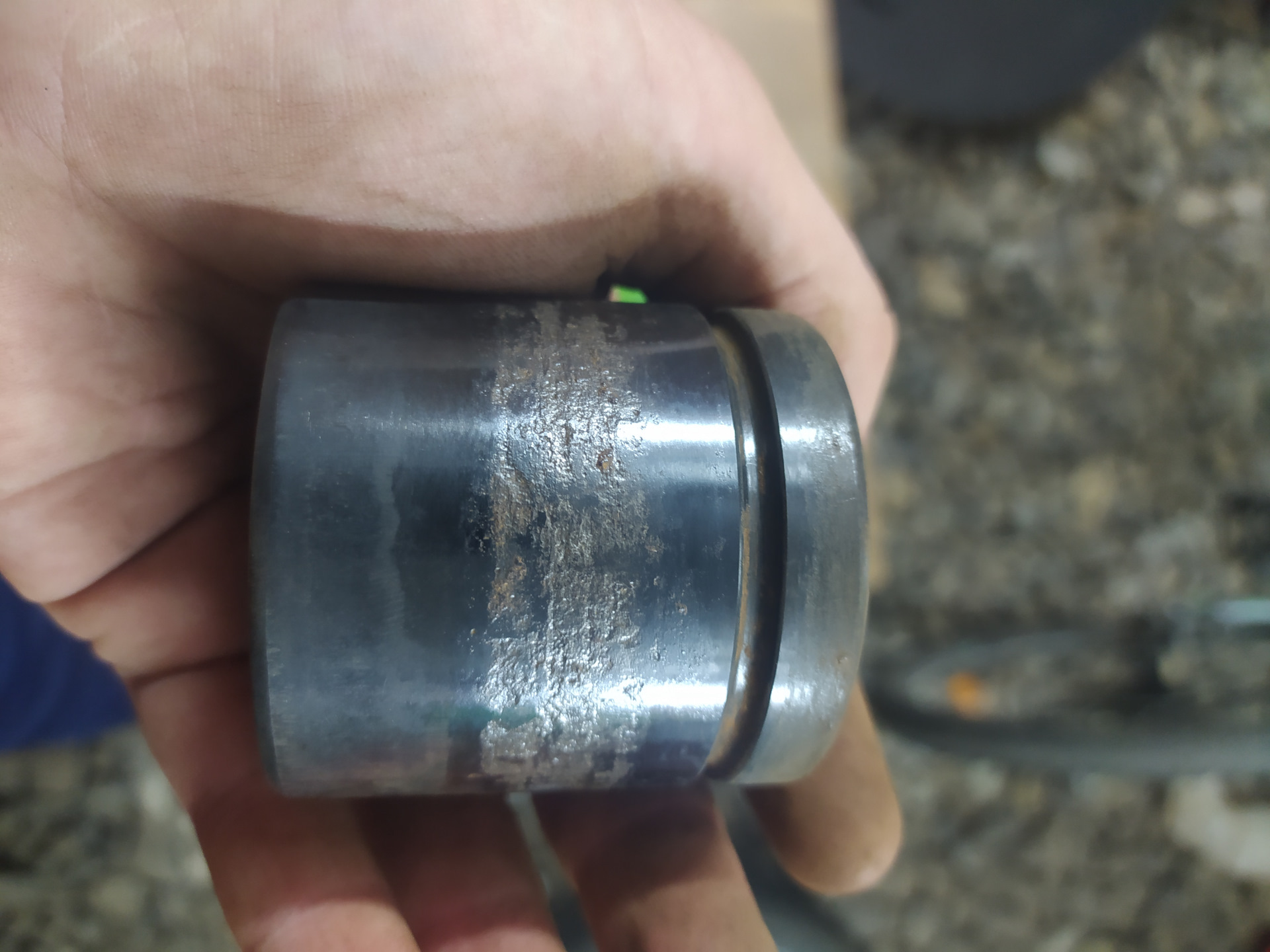 Электролиз тормозного суппорта. Замена поршня. — Ford Fusion, 1,4 л ...