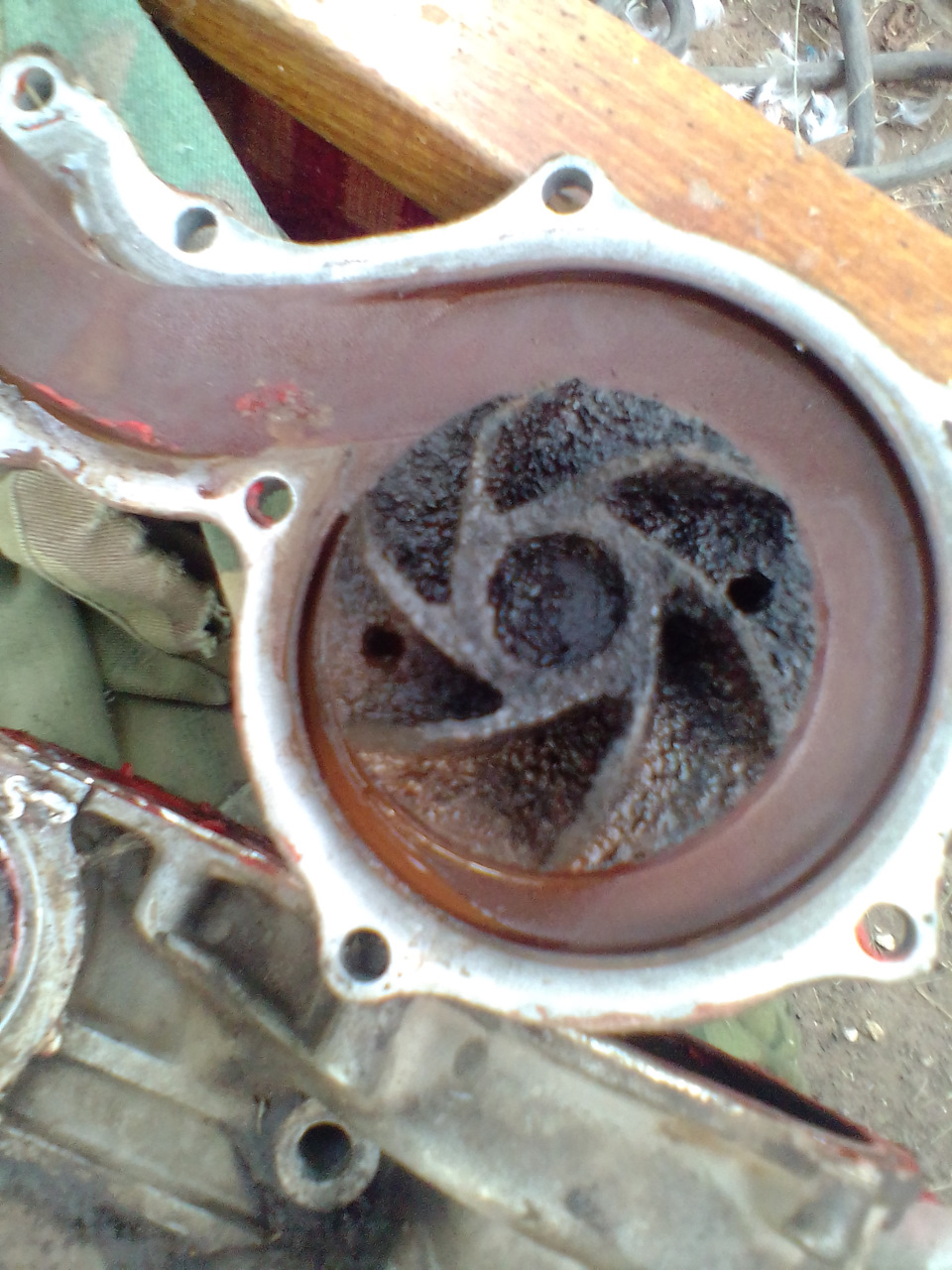 Замена помпы — Volkswagen Passat Variant (B3), 1,8 л, 1991 года ...