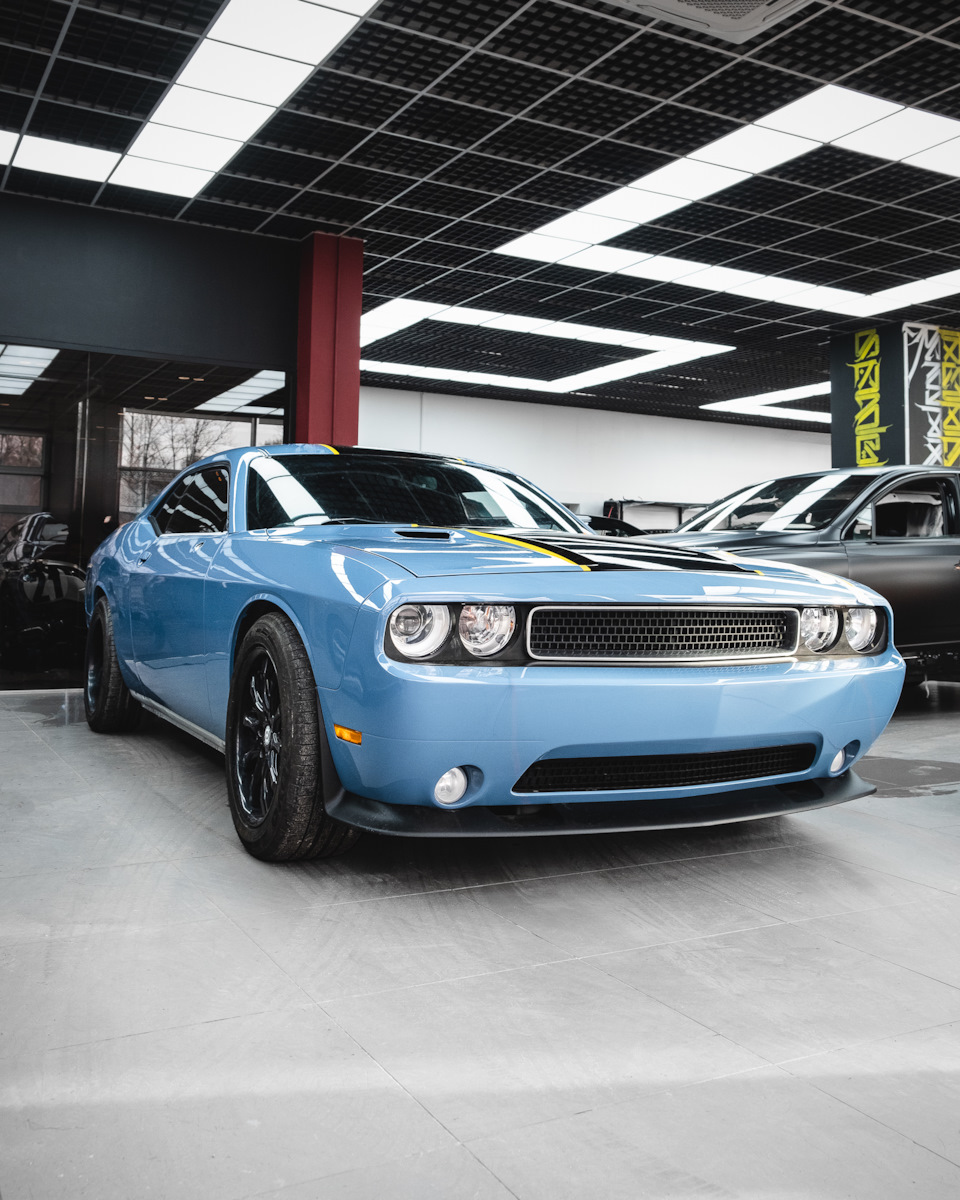 Dodge Challenger. Перетяжка руля в натуральную кожу — Аквапринт на DRIVE2