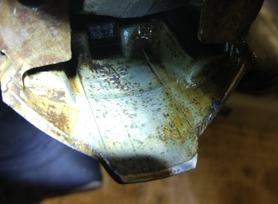 Маркировка на внутренней стороне ВАЗ. Чем отличаеться материал поршней ...