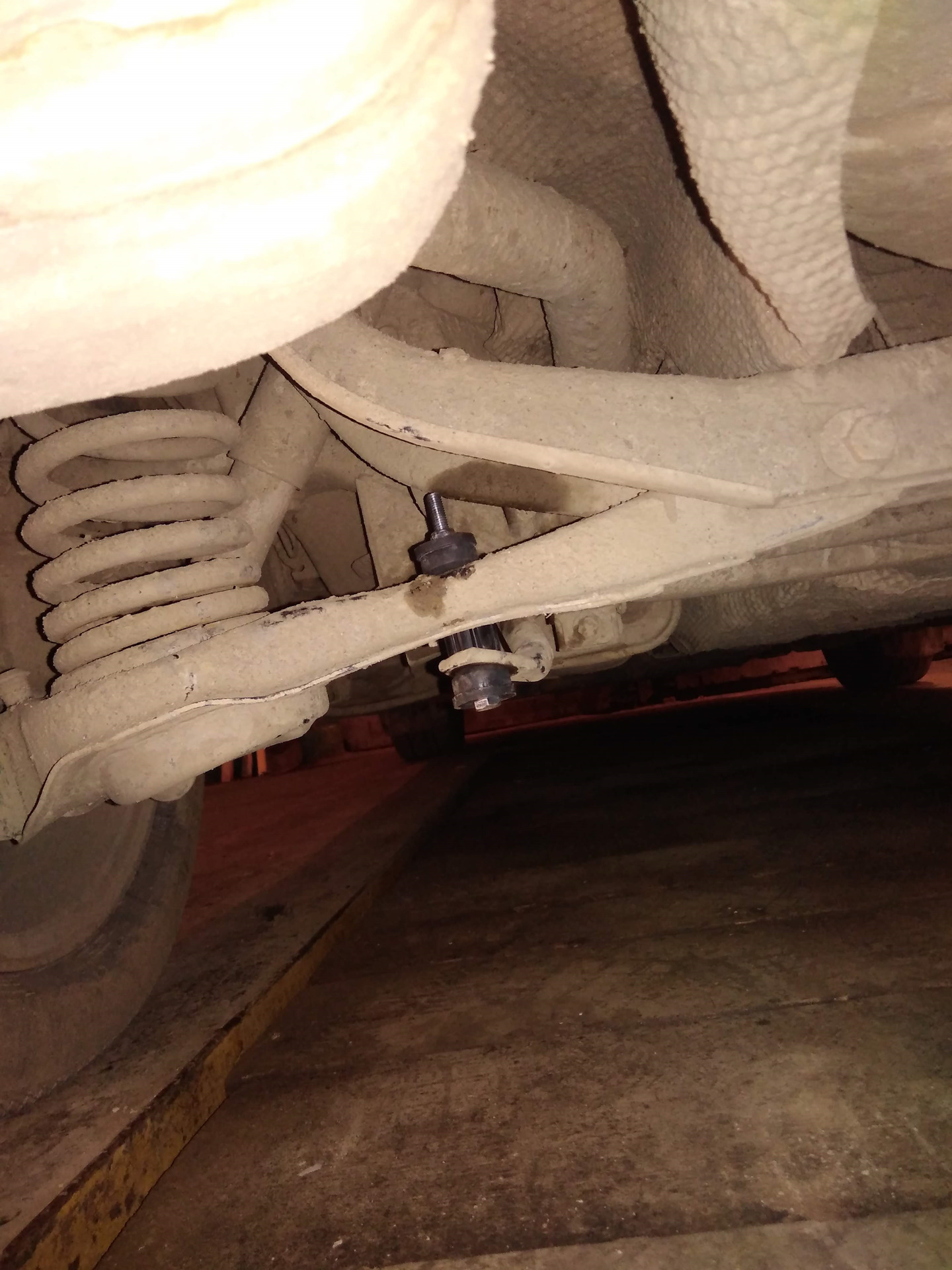 Замена задних стоек стабилизатора - Ford Focus I Hatchback, 1,6 л, 2005 года зап