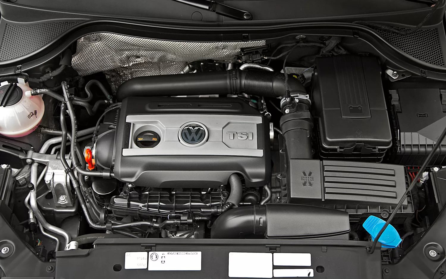 Volkswagen двигатели отзывы. Мотор Тигуан 2.0. Двигатель Фольксваген Тигуан 2.0. Фольксваген Тигуан 2.0 TSI. Двигатель Volkswagen Tiguan 1.4 TSI.