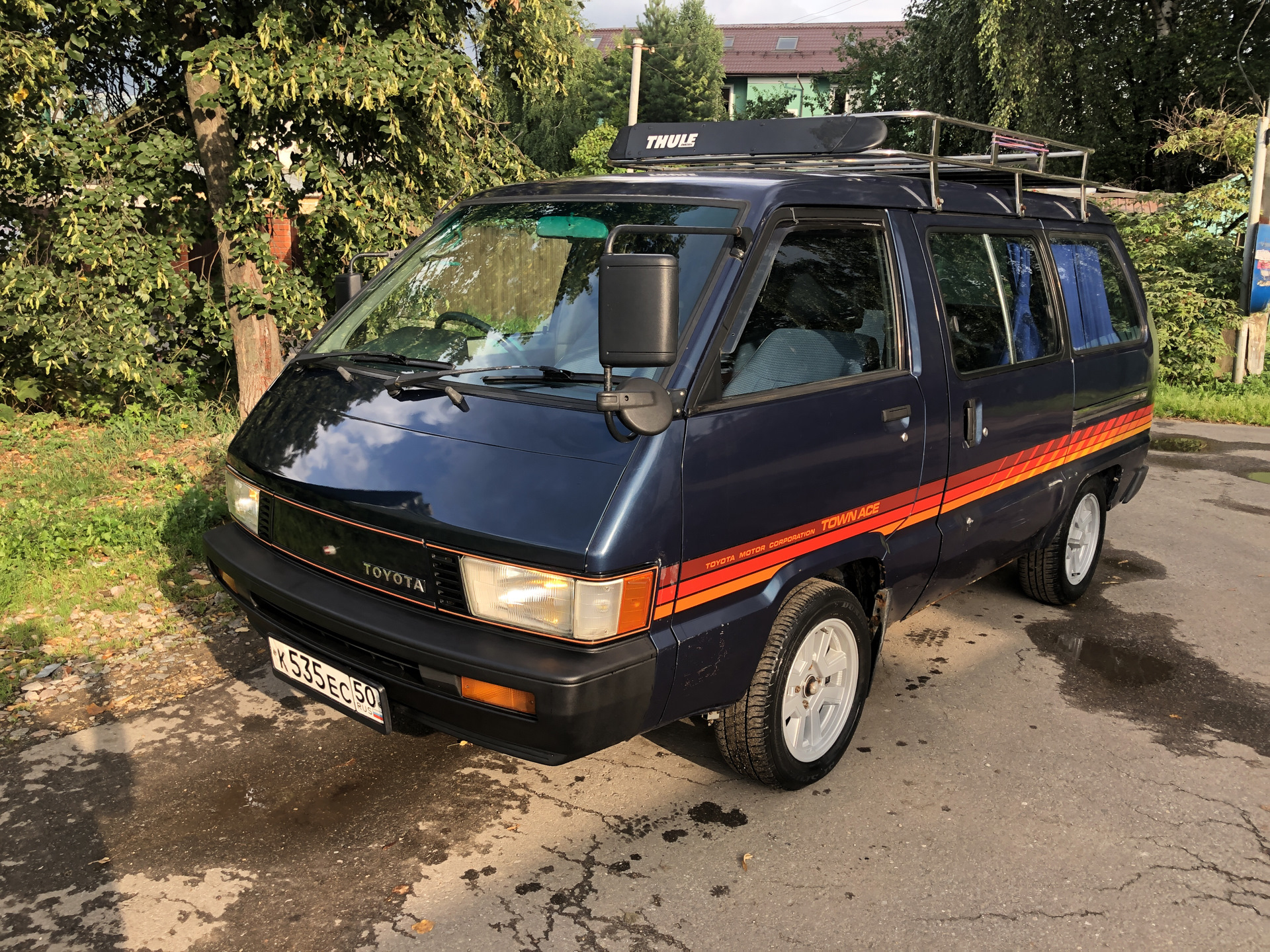 Тойота таун айс отзывы. Toyota Town Ace i. Sky Roof Toyota Lite Ace. Lite Ace Sky Roof. Таун айс автодом.