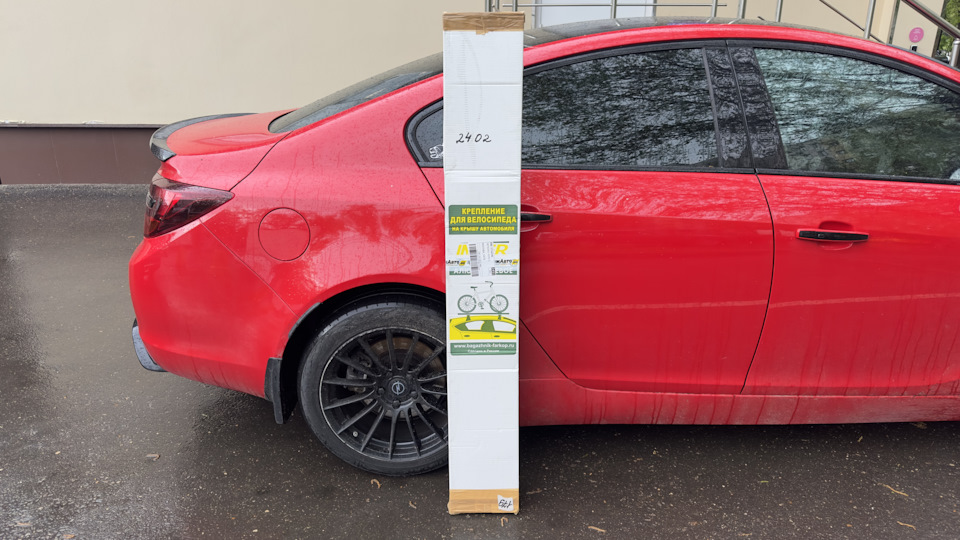 даже эта коробка не поместилась в багажник, пришлось секцию сиденья складывать — Opel Insignia (1G)