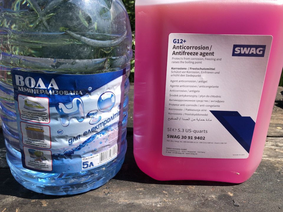 Концентрат антифриз SWAG 30919402 — Volkswagen Golf GTI Mk3. Запчасти на фото: 30919402
