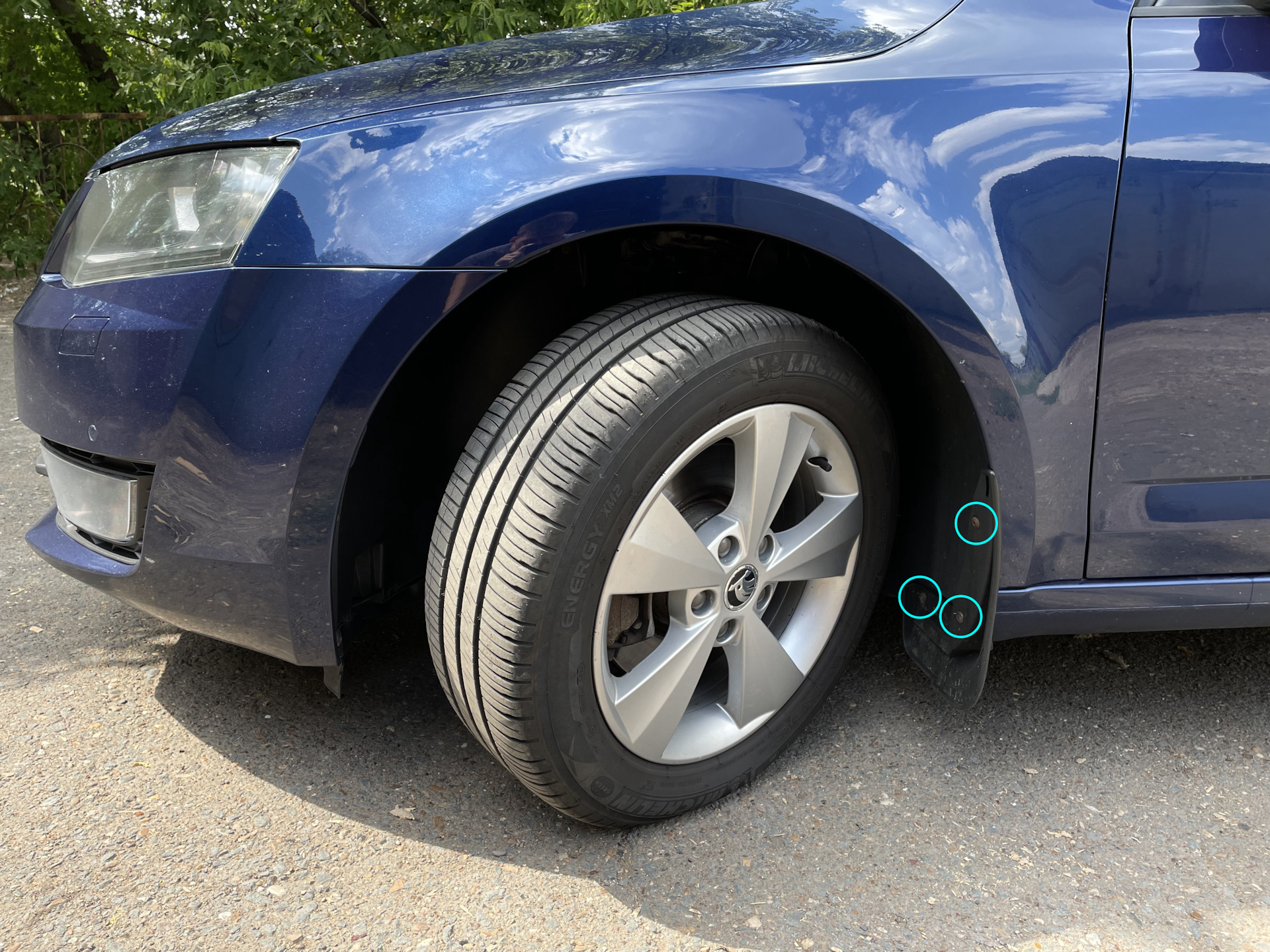 Дьявол в деталях. Замена передних брызговиков и спойлеров — Skoda ...