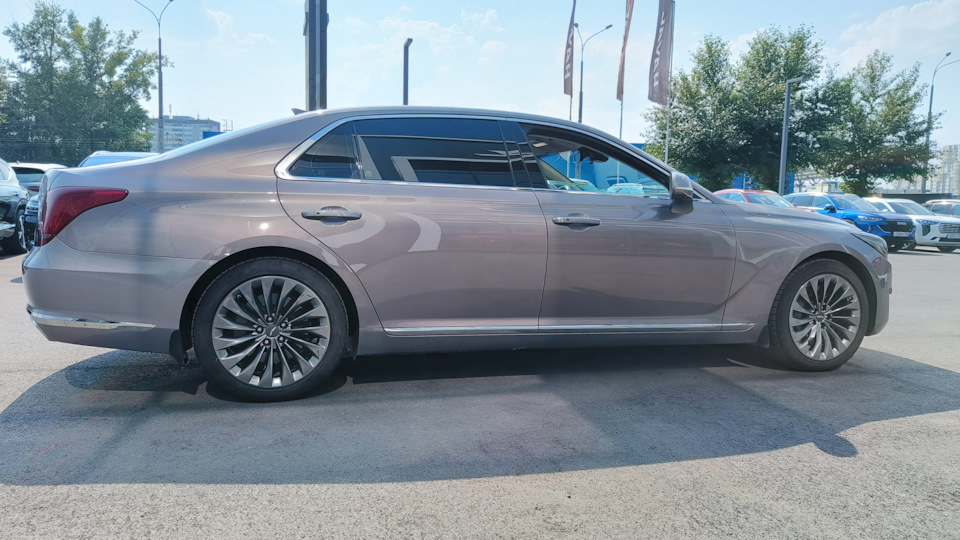 Genesis G90 Genesis G90