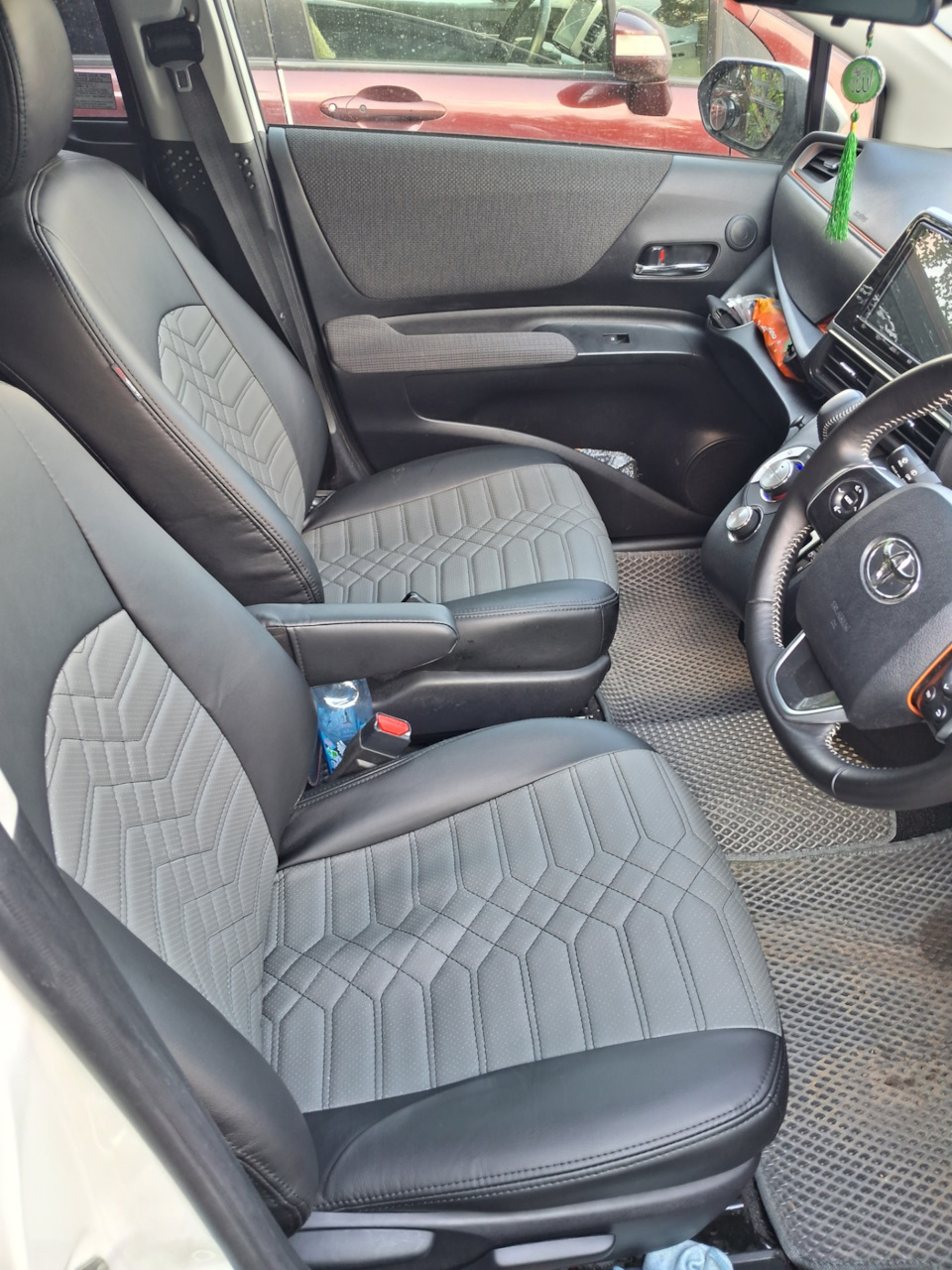 Чехлы на сиденья — Toyota Sienta (2G), 1,5 л, 2020 года | аксессуары ...