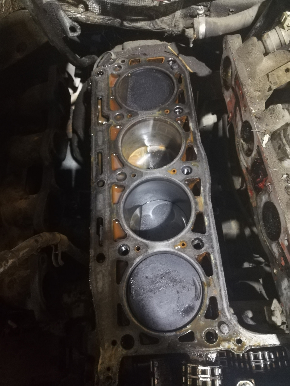 Вода в 3 цилиндре — Mercedes-Benz E-Class (W124)