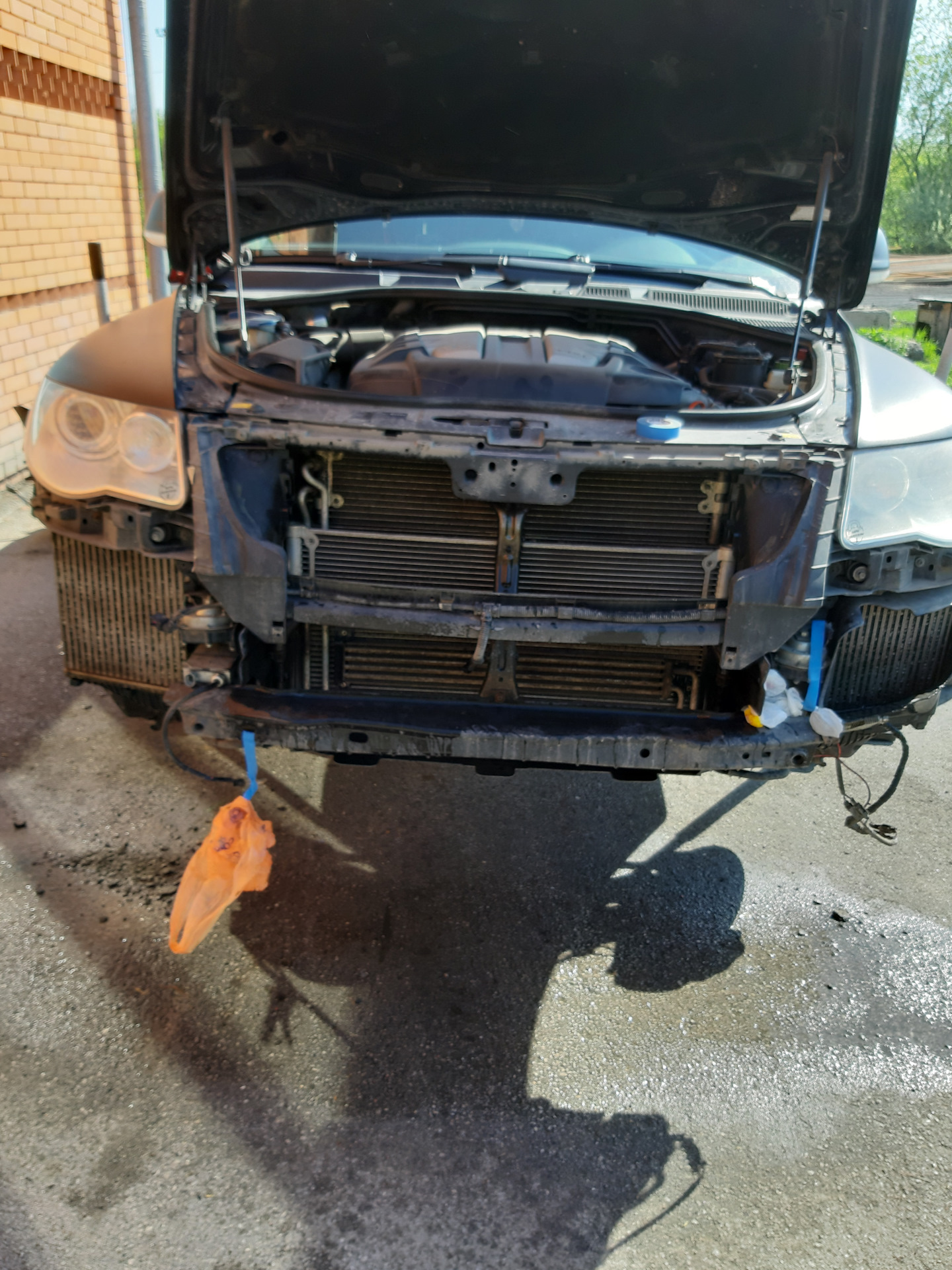 Мойка интеркулеров, ремонт зеркала — Volkswagen Touareg (1G), 3 л, 2008 ...