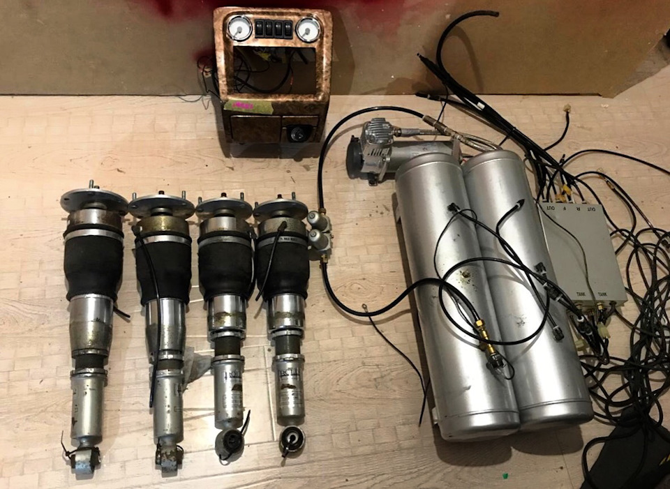 Краун 145 пневмо. Пневмоподвеска краун. Пневмоподвеска краун. Пневмостойки toyota crown s13. Toyota crown 2000 пневмоподвеска.