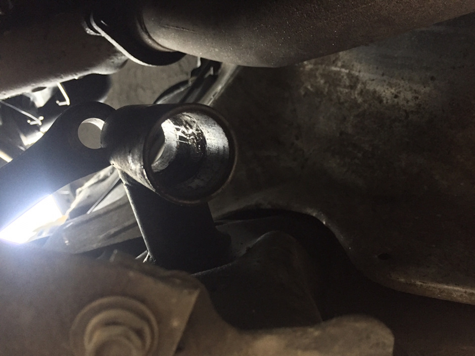 Очередная замена втулок маятника — Mercedes-Benz E-class (W124), 2,5 л ...