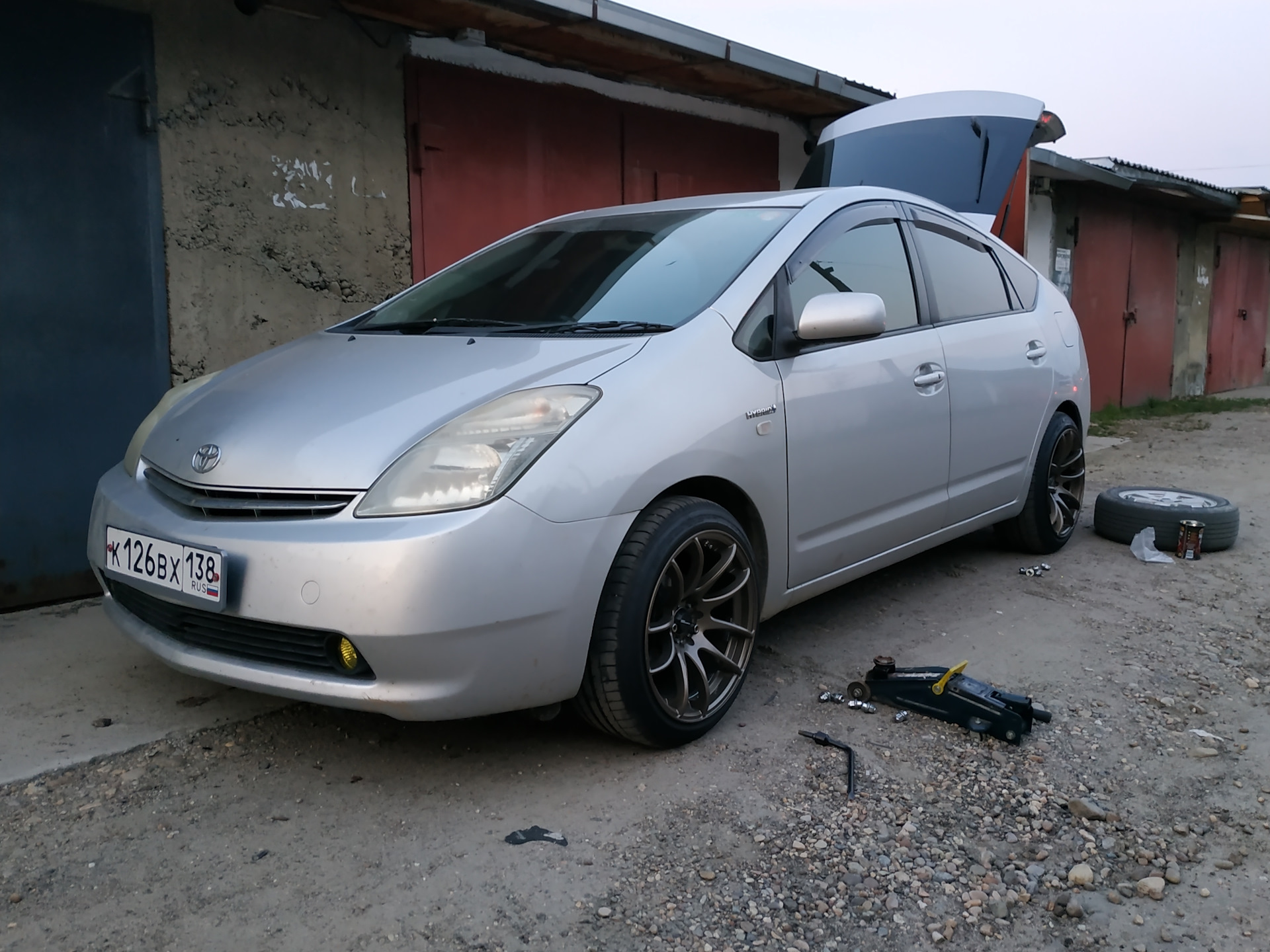 Приус 20. Тойота Приус 20 кузов. Тойота Приус 2009 20 кузов. Prius 20 кузов. Тойота Приус 20 на стиле.