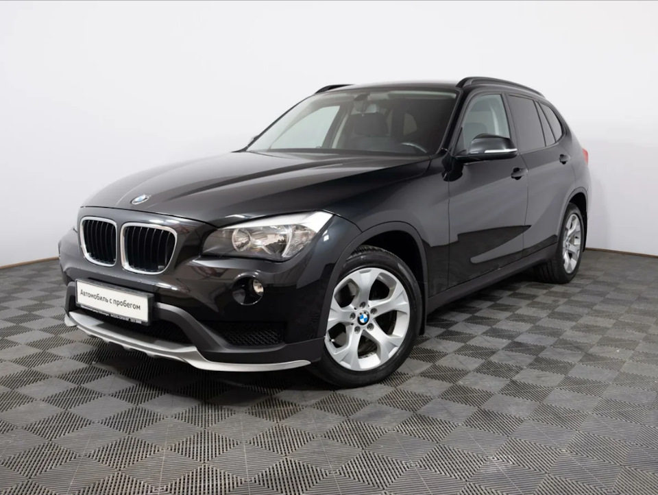 Парктроники бмв х1. BMW x1 e84. БМВ х1 е84 серый с черными ноздрями.