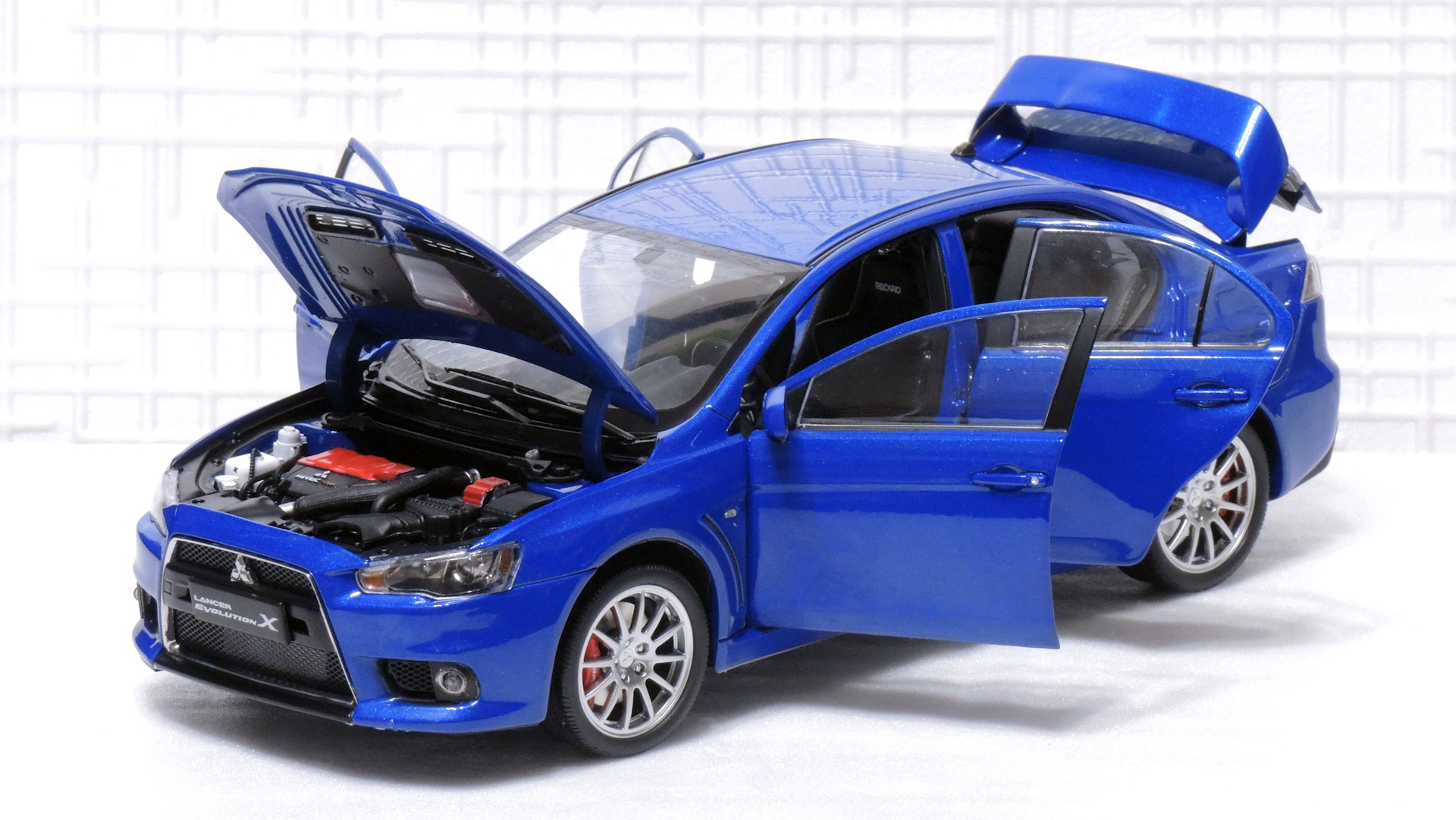 Митсубиси под заказ. Mitsubishi Lancer Evolution x 10 1:18.