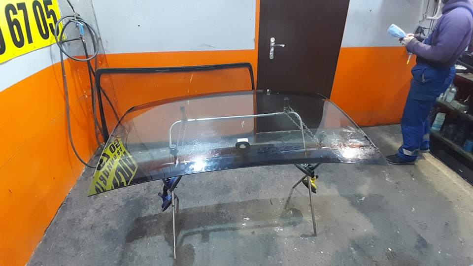 Замена лобового стекла Volkswagen Touran — Volkswagen Touran (2G), 1,6 ...