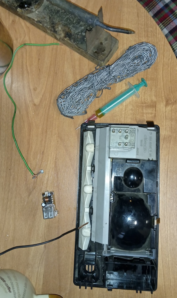 Подключение видео регистратора к плафону освещения через плату зарядки ...