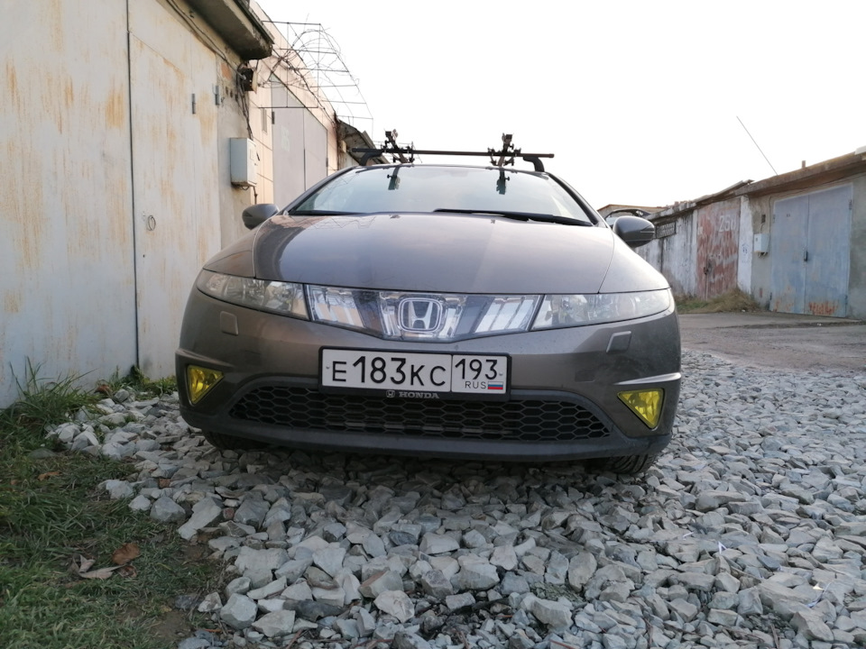 Авто с решеткой на капоте