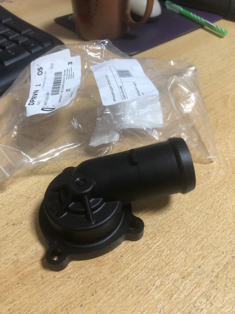 1. Течь антифриза из термостата — Volkswagen Golf Mk6, 1,4 л, 2011 года ...