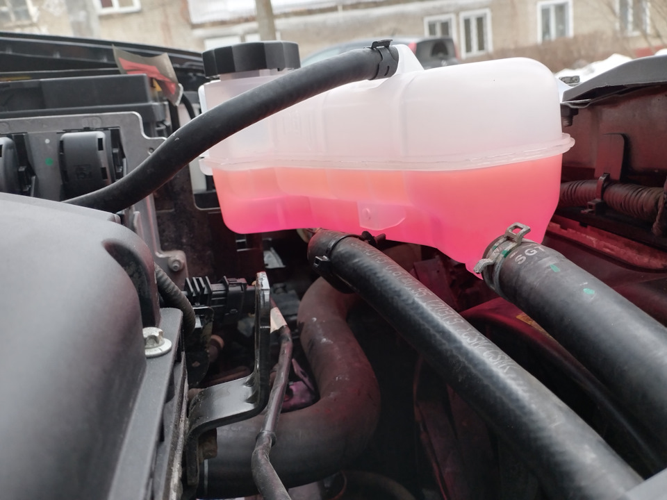 Треснул расширительный бачок — Chevrolet Aveo 5-door (2G), 1,6 л, 2012 ...