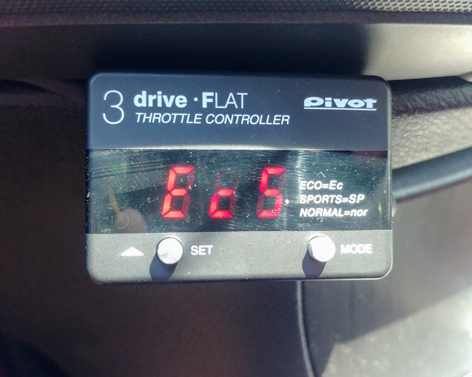 Flat drive. Blitz Throttle Controller. Контроллер ДЗ. Throttle Controller Blitz контроллер электрического дросселя Nissan. Clarometr Eco контролер подачи топлива. Контроллер дросселя для чего нужен.