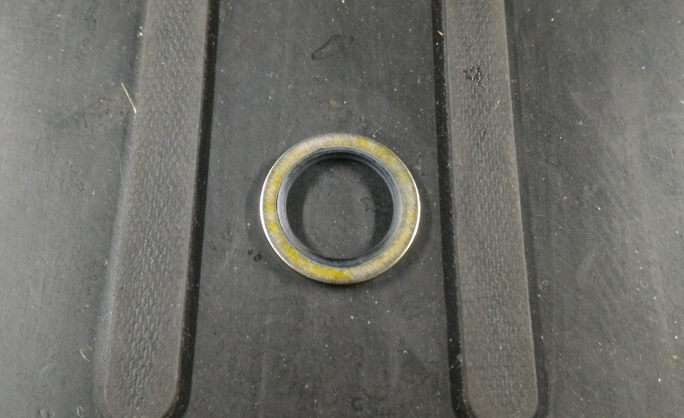 Оригинальная прокладка сливной пробки. — Renault Duster (1G)