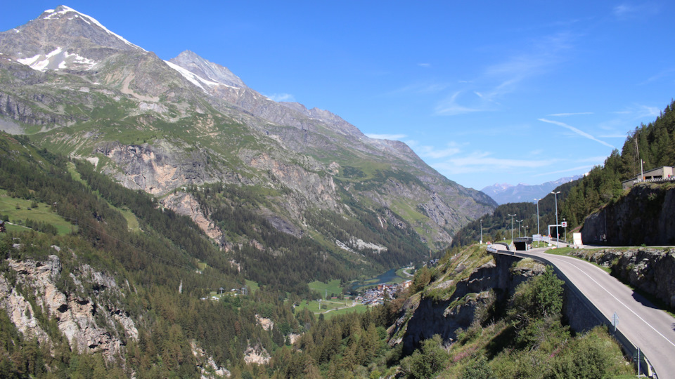 Дорога из Бур-Сан-Морис в Тинь рядом с плотиной. — Audi A4 (B9)